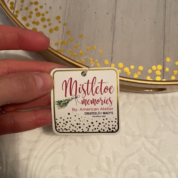 Mistletoe Memories Enjoy handled round tray - Picture 5 of 7